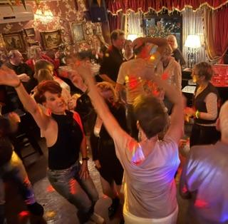 cafe-'t-wiefke-Losser-DatingOost-singleparty-singlesfeest-singles-vrijgezel-singles-single-vrijgezellenfeest-Losser-alleenstaand-datingsite-dating-oost-DatingOost.nl-datingbureau-datingsite-datingbureau-Getty-bemiddelingsbureau-Sylvia-Grunder-matchmaker-eigenaar-Dating-Oost-Getty-Schepers-oprichter-matchmaker-datingoost-almelo-verliefd-partner-singleparty-singlesfeestje-singlesfeest-singlescafe-singlesparty-wiefke-losser